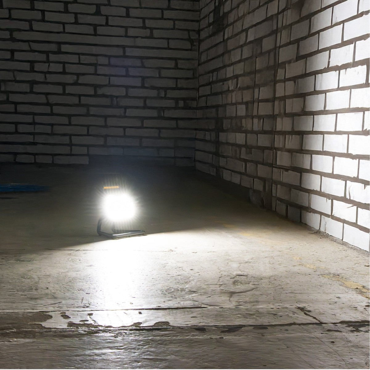 LED's Work LED oplaadbare Bouwlamp 20W 2000lm - Werkt draadloos op accu - Stof- en waterdicht - Inklapbaar Bouwlampen LED.nl