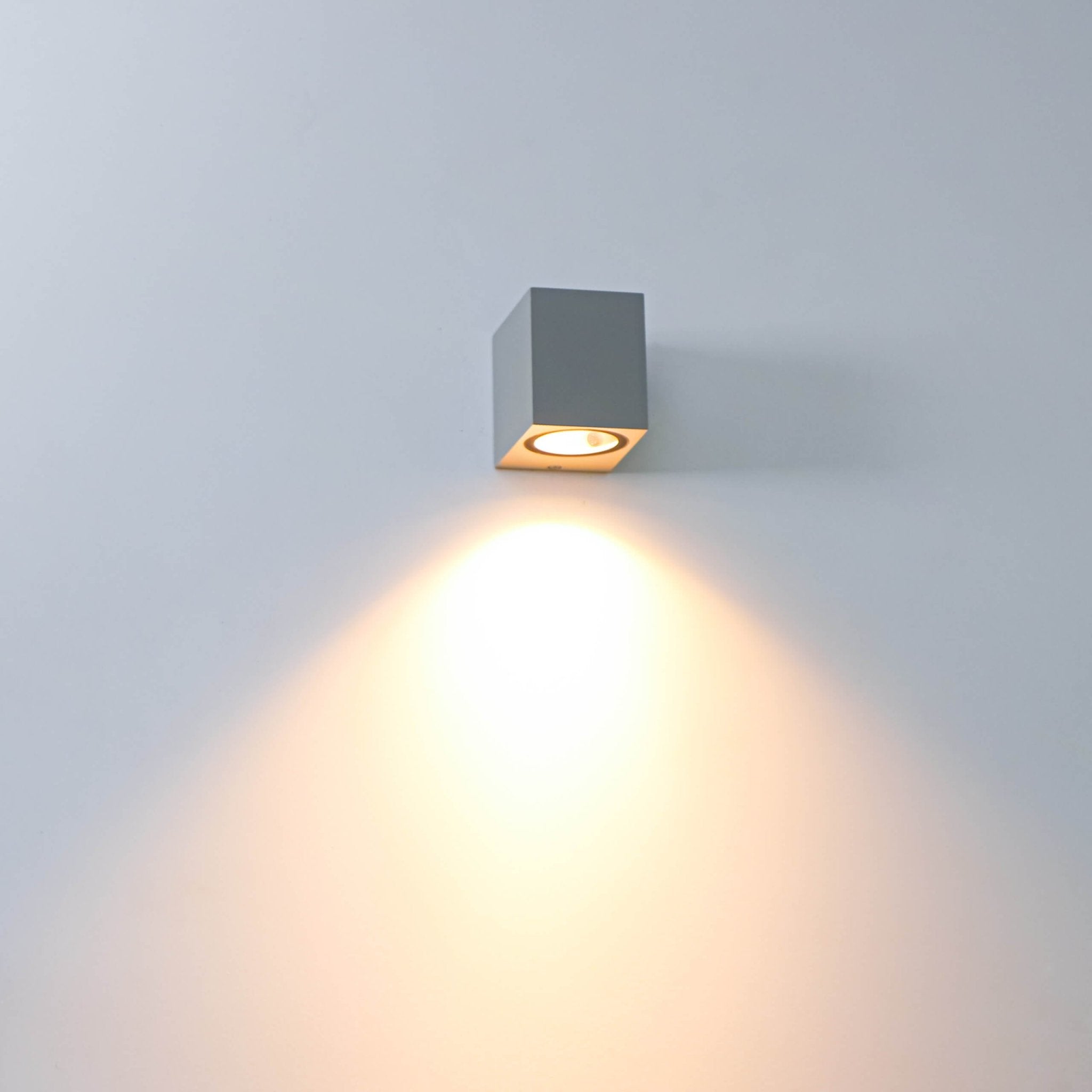 NØRD Down - LED Wandlamp buiten met GU10 fitting - Rome - Vierkant - IP44 - Grijs Wandlampen LED.nl