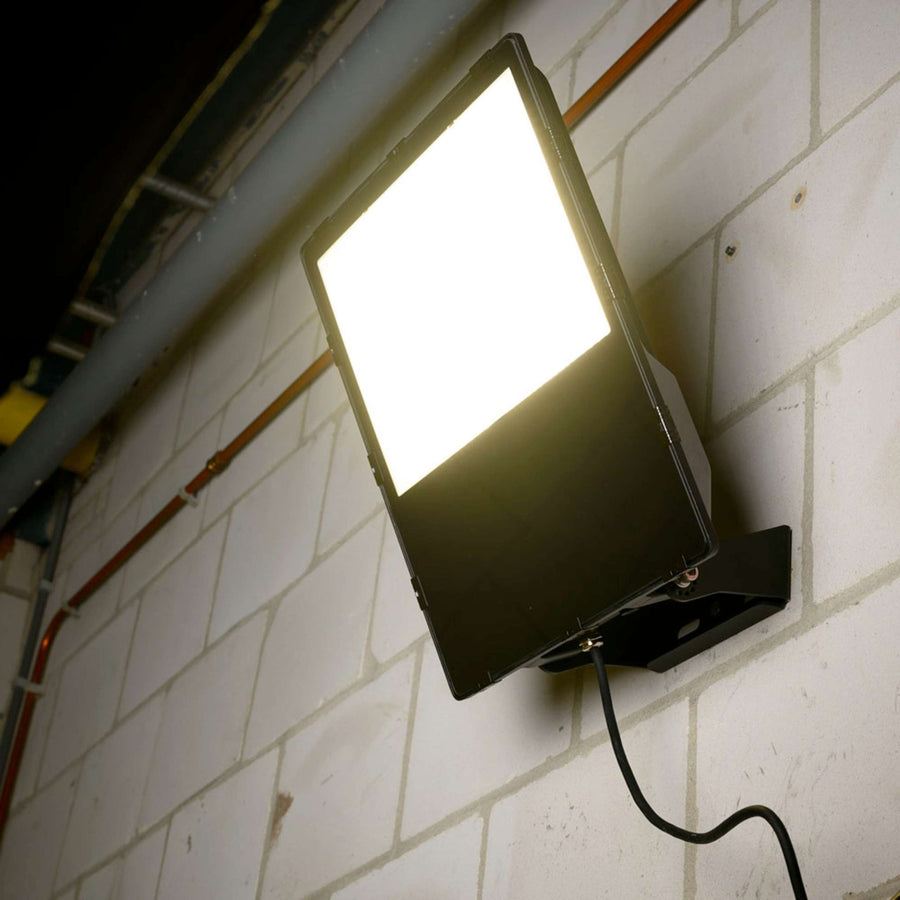 Premium LED Floodlight 300W - Levensduur van 30 jaar - IP66 Waterdicht - 50000 lm Floodlights LED.nl