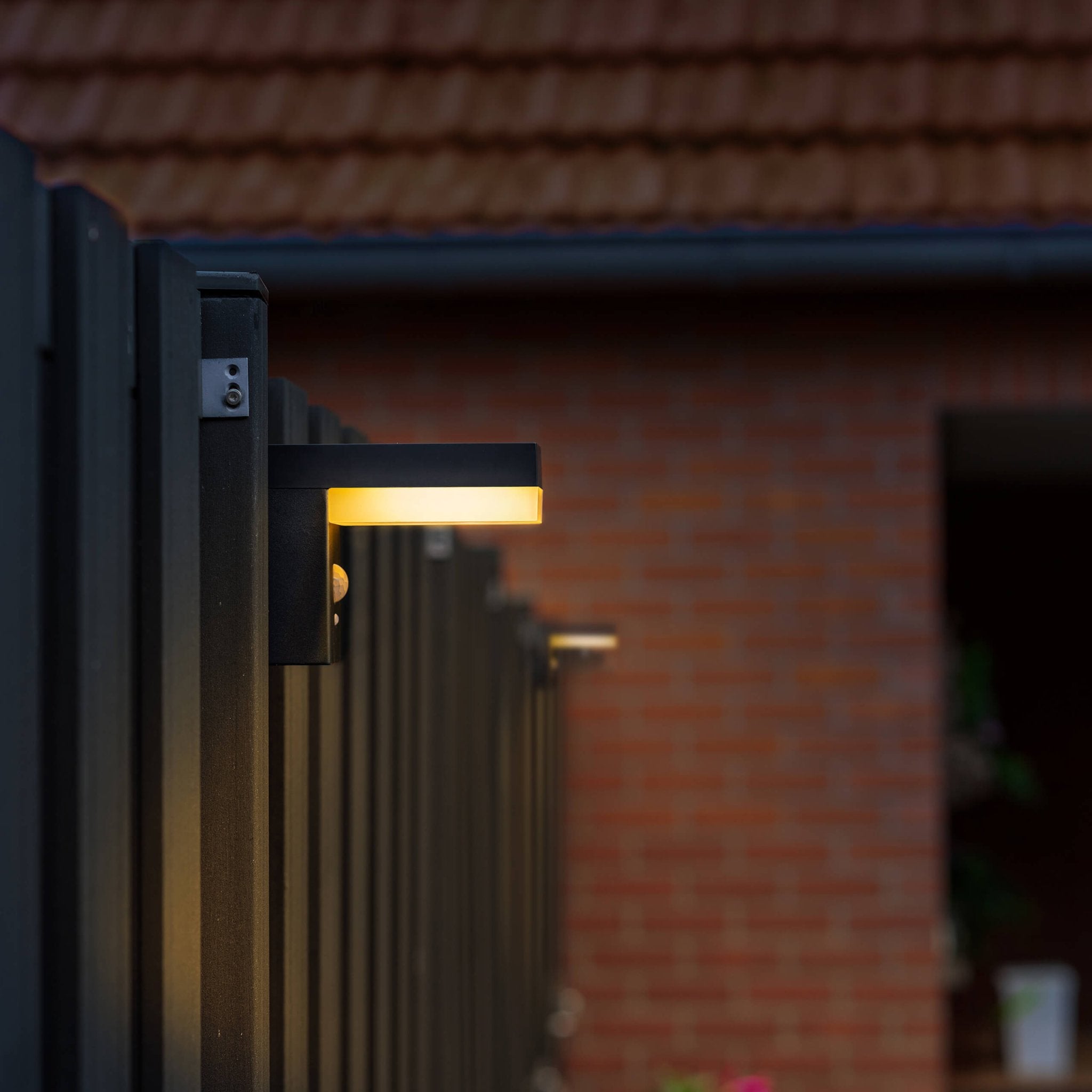 LED's Light RVS Solar LED Muurlamp met Bewegingssensor - Draadloos - Vierkant - 3 standen - Zwart Buitenlampen LED.nl